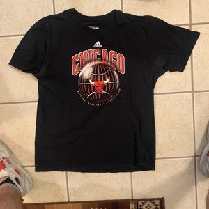 Adidas shirt sleeve Chicago Bulls t shirt. Size XL